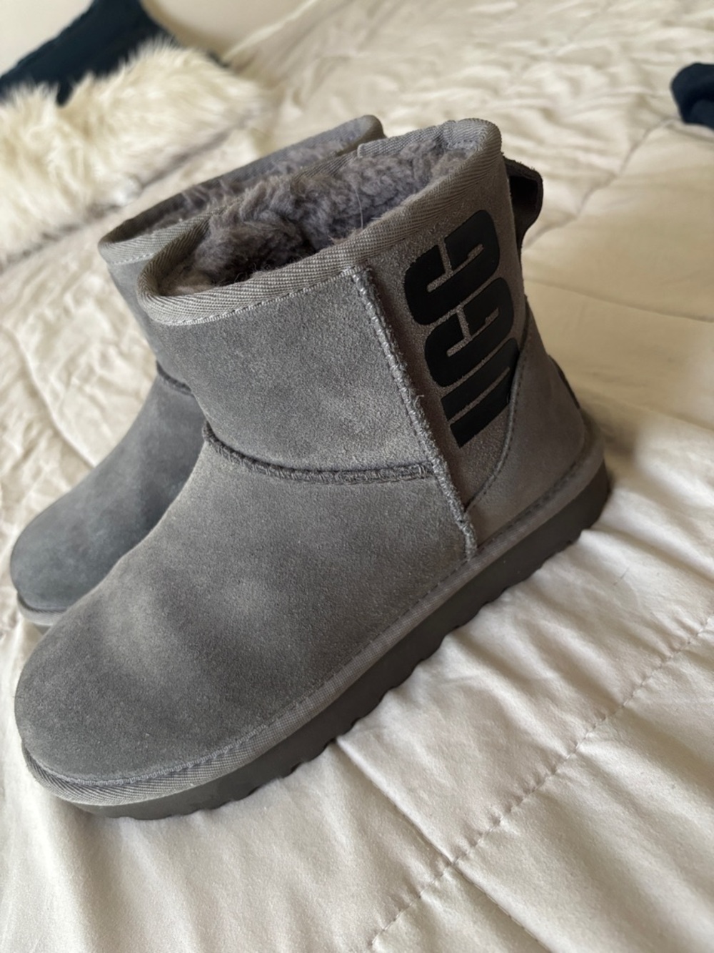 UGG Short Suede Shearling Boot in Gray